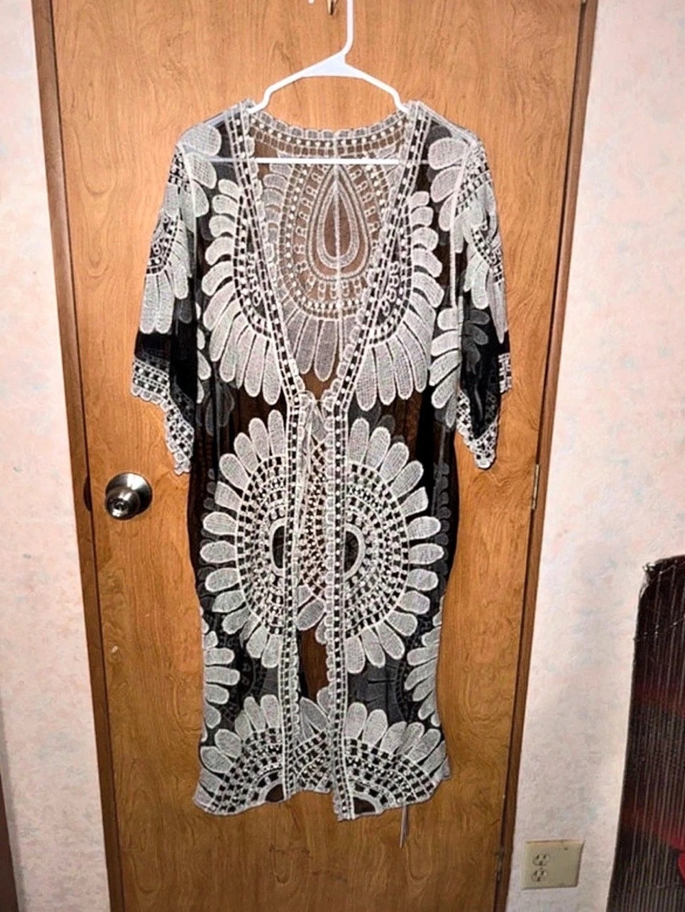 CUPSHE Chic Crochet Cover Up with Floral Appliques Black & White Printed Swim